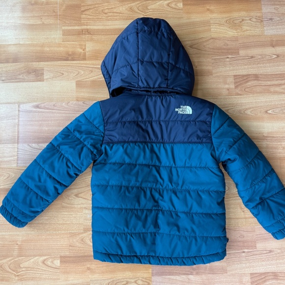The North Face kids’ size 6 reversible jacket - Picture 2 of 4